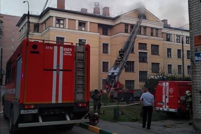 Семь человек пострадали при пожаре в общежитии российского вуза