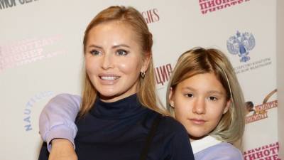 Дана Борисова отправила за границу резавшую себя дочь