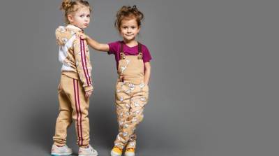 Бренд одежды нашел оригинальный способ избавить родителей от ежегодной покупки детских брюк