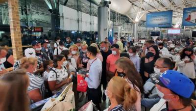 Петербуржцы в ОАЭ ждут рейса домой уже 12 часов
