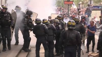 Новости на "России 24". В Париже продолжаются протесты против санпропусков