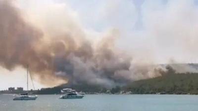 В связи с пожарами в турецком Бодруме эвакуировали туристов из пятизвездочных отелей