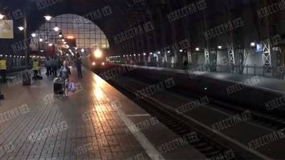 Протаранивший грузовик под Калугой поезд прибыл в Москву