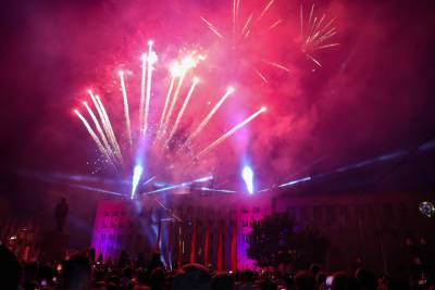 Акцией "Споем гимн вместе!" и красочным фейерверком завершился День Независимости в Гродно