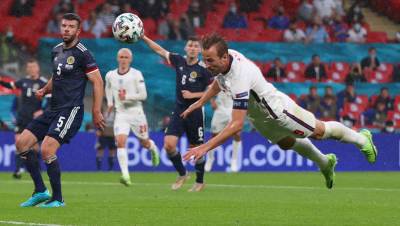 Англия стала первой командой, забившей три мяча головой в одном матче Евро