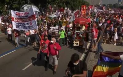 В Бразилии на фоне скандала с вакциной вспыхнули протесты против президента