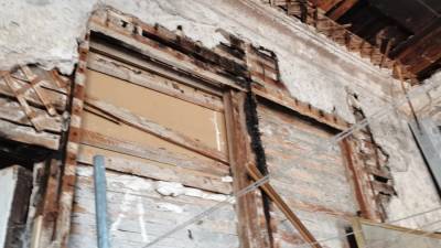 Мэр Холмска Любчинов проинспектировал реконструкцию жилого дома