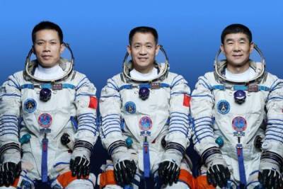 Китайские космонавты вышли в открытый космос впервые за 13 лет