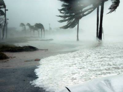 К берегам США мчится мощный ураган, объявлено штормовое предупреждение