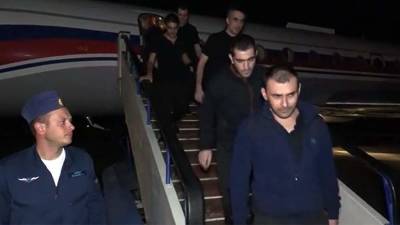 Минобороны показало видео возвращения армянских военнопленных в Ереван