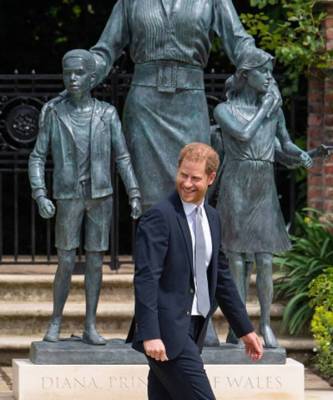 Очередной побег из королевства: принц Гарри «молниеносно» вернулся в США