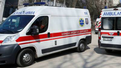 На Украине микроавтобус врезался в два автомобиля