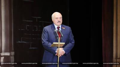 Лукашенко — актерам Большого театра: не лезьте в политику, там жестокие, бешеные законы