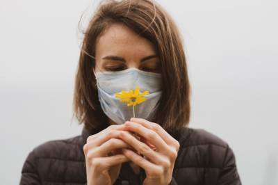 Российский врач назвал чихание главным отличием аллергии от коронавируса