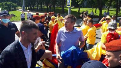 Бывший мэр Кишинева устроил потасовку и набросился на Додона во время марша