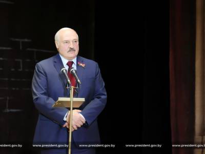 "Там жестокие, бешеные законы, они не для вас". Лукашенко призвал белорусскую интеллигенцию не вмешиваться в политику