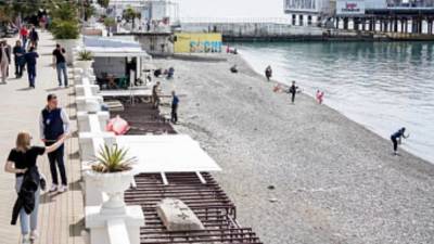 Туристы рассказали о ситуации на пляжах Сочи после введения новых мер по коронавирусу