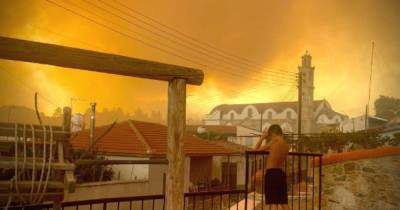 Масштабный лесной пожар на Кипре: есть погибшие, страна просит помощи (ФОТО)
