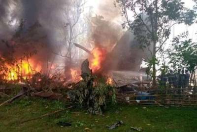 17 человек погибли при крушении военного самолёта на Филиппинах