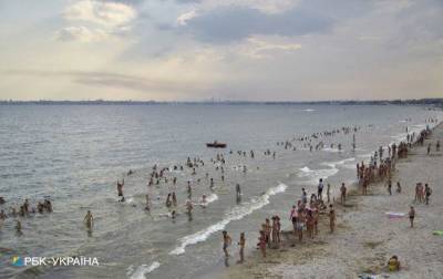 Отдыхающих на Азовском море настигла новая напасть: что это и как уберечься (ФОТО)