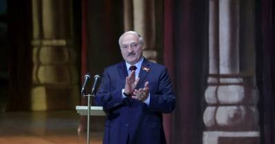 "Занимайтесь своими делами": Лукашенко предостерег интеллигенцию от вмешательства в политику