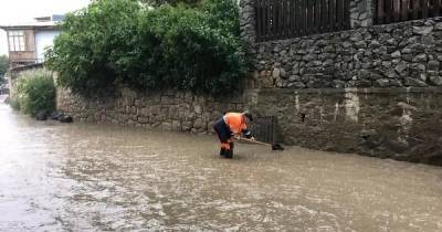 Крым уходит под воду: на полуостров обрушился новый потоп, жителей предупреждают об оползнях (видео)