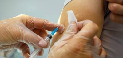 Жителям России рассказали о вакцинации от гриппа во время пандемии ковида
