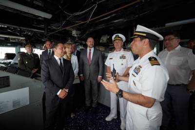 Зеленский побывал на борту американского эсминца "Росс"