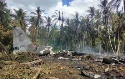 Количество жертв падения самолета на Филиппинах превысило 30