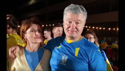 "Еле держится на ногах": Появилось видео с "пьяным" Порошенко после матча Украины