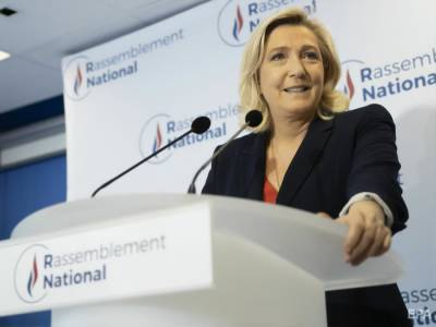 Марин Ле Пен переизбрали лидером ультраправой партии "Национальное объединение"