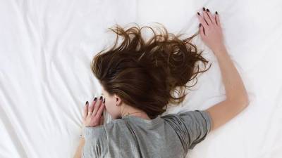 Сомнолог назвала способы улучшить качество сна