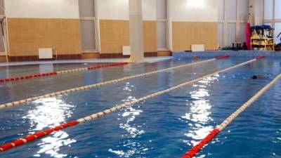 Петербуржец скончался после заплыва в бассейне на Пулковском шоссе