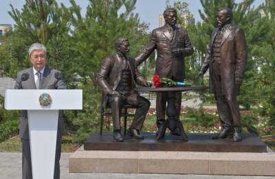 Президент Казахстана открыл памятник лидерам движения «Алаш»