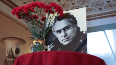 Худрука театра «Ромэн» Николая Сличенко похоронили на Троекуровском кладбище