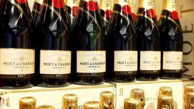Moet Hennessi скорректирует этикетки на бутылках с шампанским в Россию