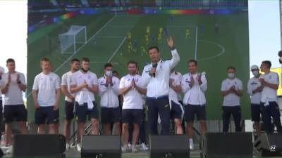 Сборную Украины встретили в Борисполе после разгрома от Англии на Евро-2020 (видео)