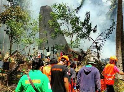 Число погибших при крушении самолета на Филиппинах возросло до 45