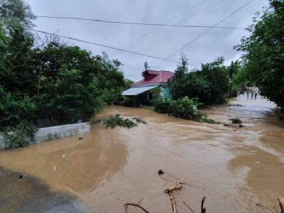 В Крыму снова потоп из-за проливных дождей: есть жертва, людей эвакуируют