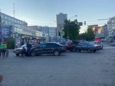 В центре Сыктывкара четыре автомобиля попали в ДТП