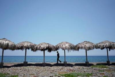 Более 150 российских туристов изолировали на Кубе