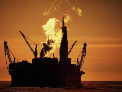 В Каспийском море произошел взрыв около нефтяной платформы: названа причина