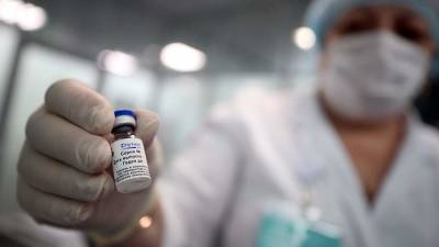 Обязательную вакцинацию ряда категорий граждан ввели в Омской области