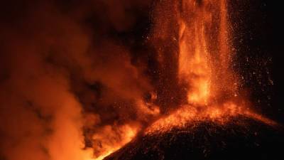 Главные новости за ночь: извержение вулкана на Каспии, 76 хот-догов за 10 минут и гены стройности