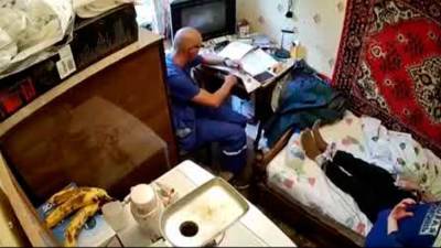 В Москве приехавшие на вызов к ветерану медики обыскали его квартиру