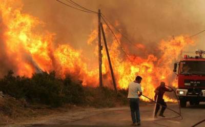 Пожар в горных районах Лимассола и Ларнаки: битва с пламенем продолжается