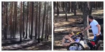 Жарили шашлыки: пожарные бросили силы на тушение пожара в лесу, видео