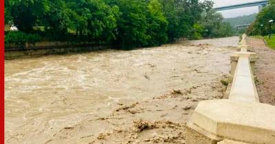 Жителей Сочи предупредили о возможной эвакуации из-за угрозы наводнения