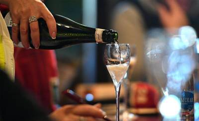 Bloomberg (США): Moet согласилась маркировать свое шампанское игристым вином в соответствии с российским законодательством