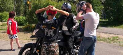 Байкеры в Карелии покатали на мотоциклах детей, оставшихся без попечения родителей (ФОТО)